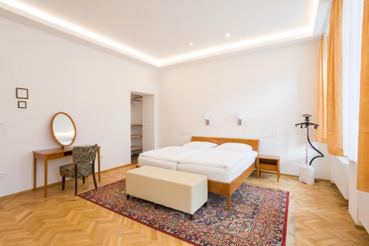 Luxusni Velky Apartman S Terasou V Centru Litomysle Екстериор снимка